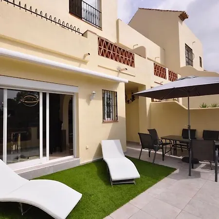 Penhouse Beside The Golf Course. Vakantiehuis Marbella