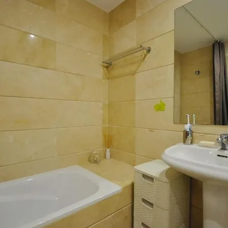 Penhouse Beside The Golf Course. Vakantiehuis Marbella